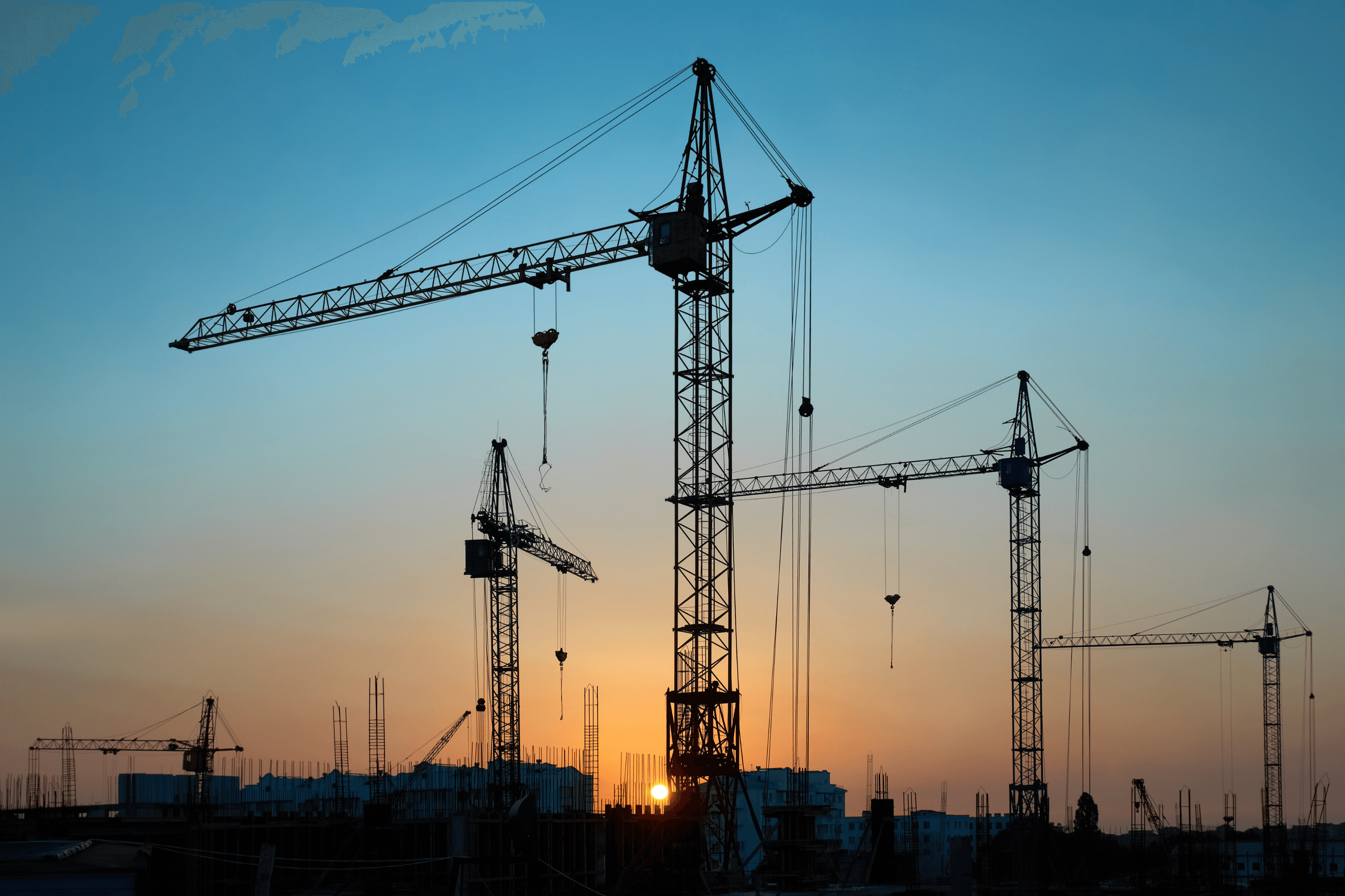 رافعات صناعية عند غروب الشمس